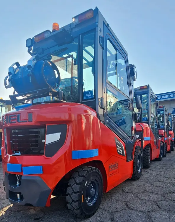 Nowe wózki HELI 2,5 T — widok od tyłu